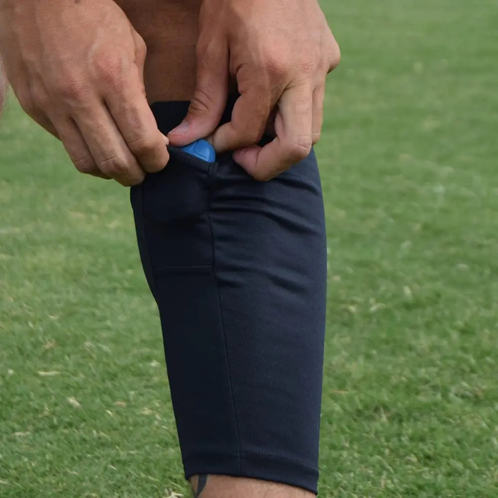 Oliver OLI GPS Football Tracker-Shin Guard Cover-iOS and Android App for Better Playing and Preventing Injuries, Adults, Unisex, Blue, Small reviewed and rated by  Make Life Easier Technologies
